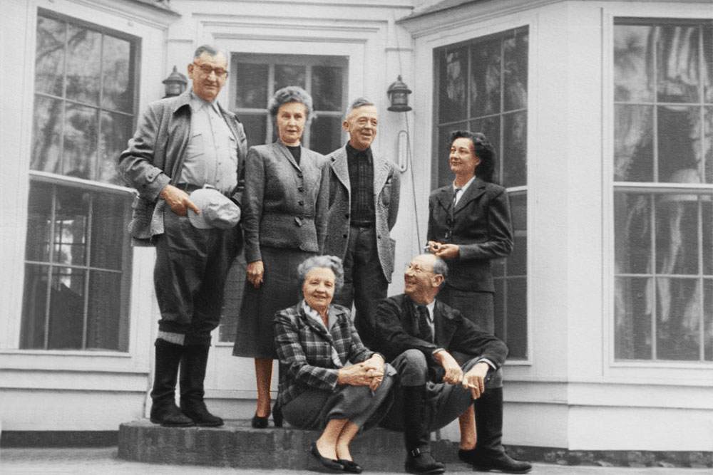 old photo restoration​,